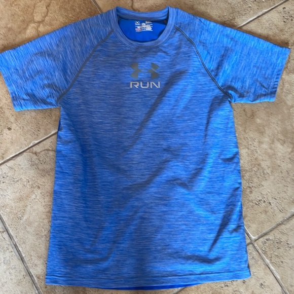 4 Under Armour heat gear short sleeves shirts, 1 adidas long sleeve - Picture 8 of 17